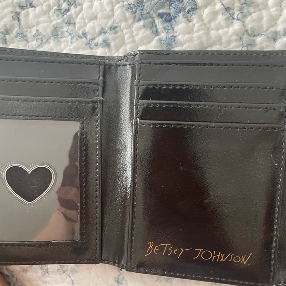 BETSY JOHNSON FLORAL FLOWER WALLET - Picture 4 of 4
